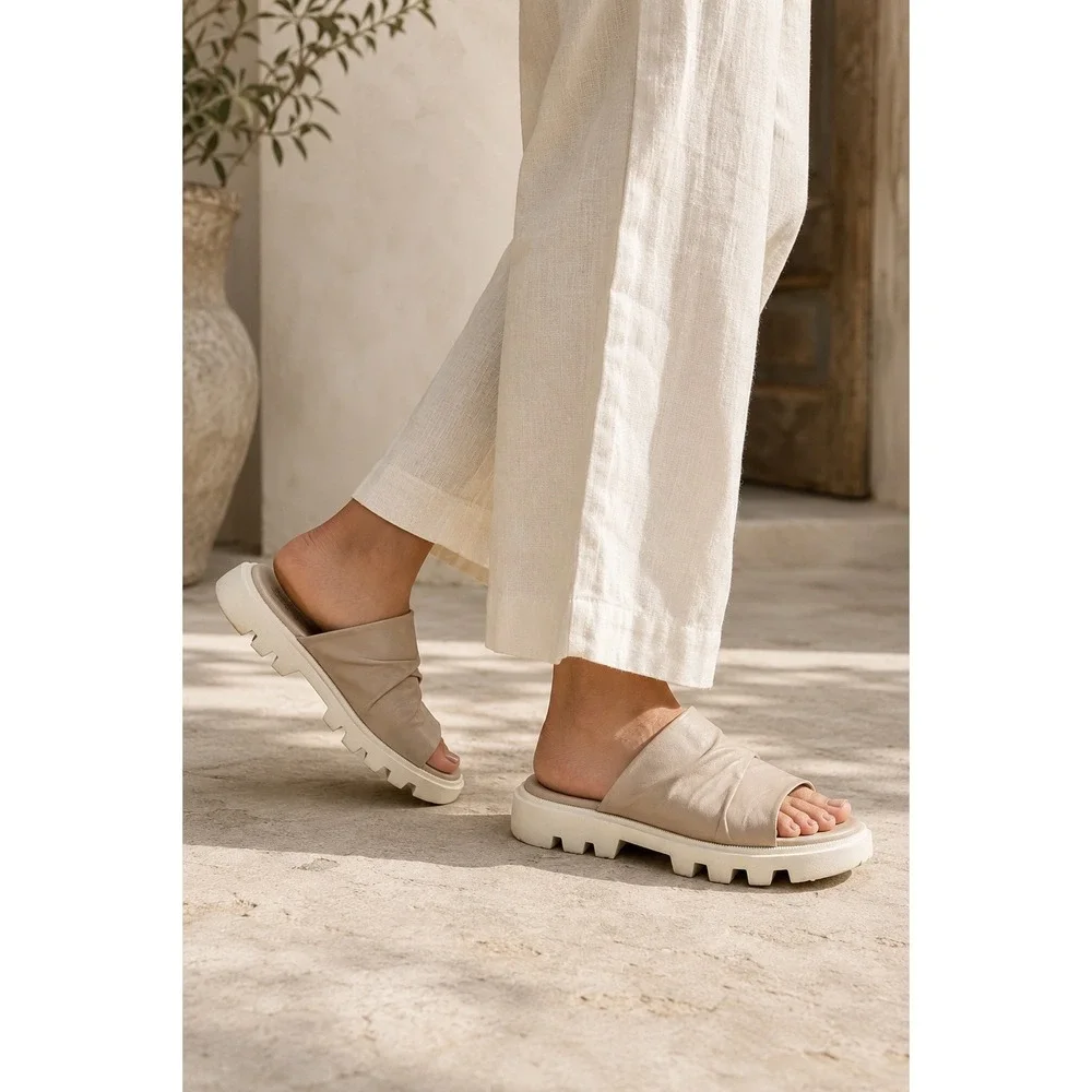 Miz Mooz‎ PLYMOUTH Women 41 Beige Leather Lug Sole Slide Sandals 9.5-10